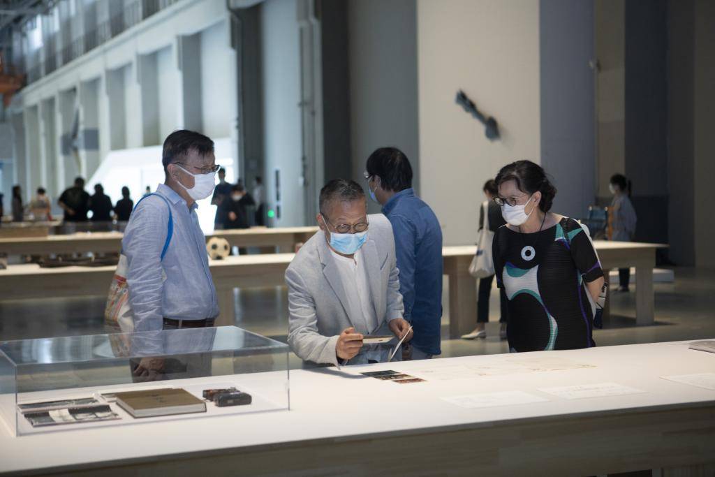 展览|上海当代艺术博物馆疫情后首展：跃入历史的“海浪”