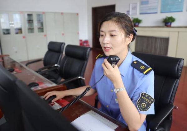 通信员|又美又飒！看“兵姐姐”变装