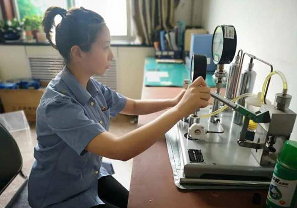 通信员|又美又飒！看“兵姐姐”变装