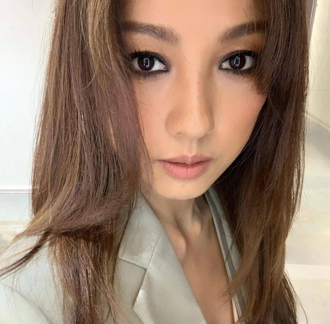 图片|从“粉红回忆”张小雨到“舞台妖精”绮绮子,张雨绮的表情管理到底是怎么练成的?