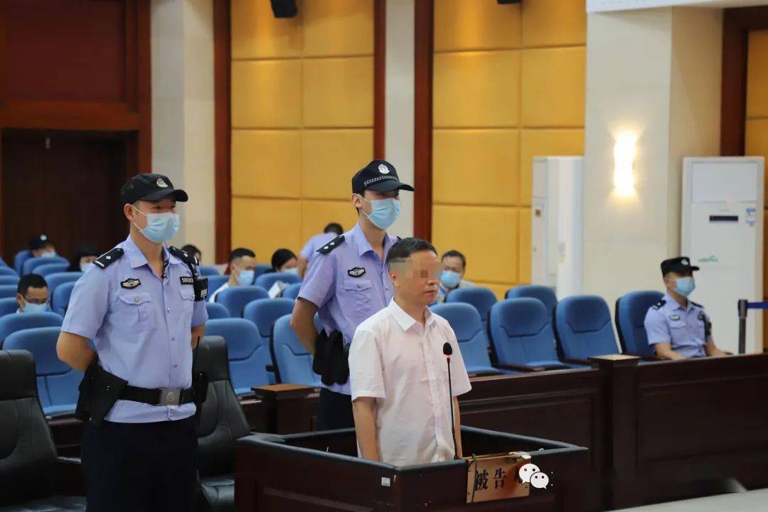 金钱豪车门市来者不拒,大足原交委主任受贿千万获刑12年