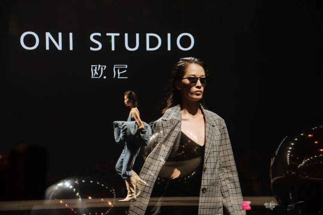 向在|ONI STUDIO 品牌专场秀 | 一手 · SUN IN SKY国际时尚周（暨SUN IN SKY第七届发布周）