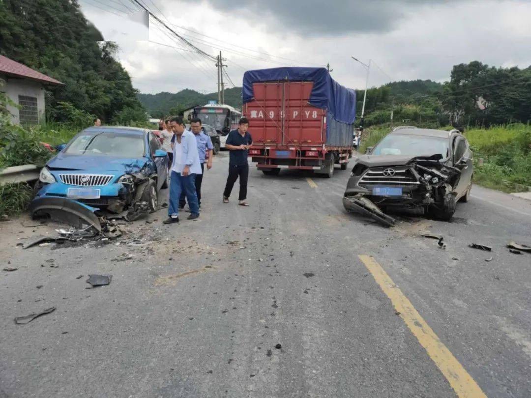 揪心益阳发生一起交通事故一人抢救无效死亡两人受伤