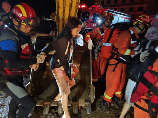 一线|15张照片带你走进抗洪抢险救援一线……