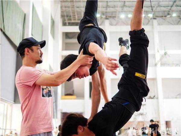 杂技|武汉杂技追梦人陈健：如果人生能重来，还想再做杂技人