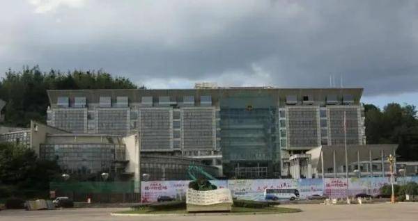 大楼|4.16亿元成交，遵义市政府原办公区开始拆除