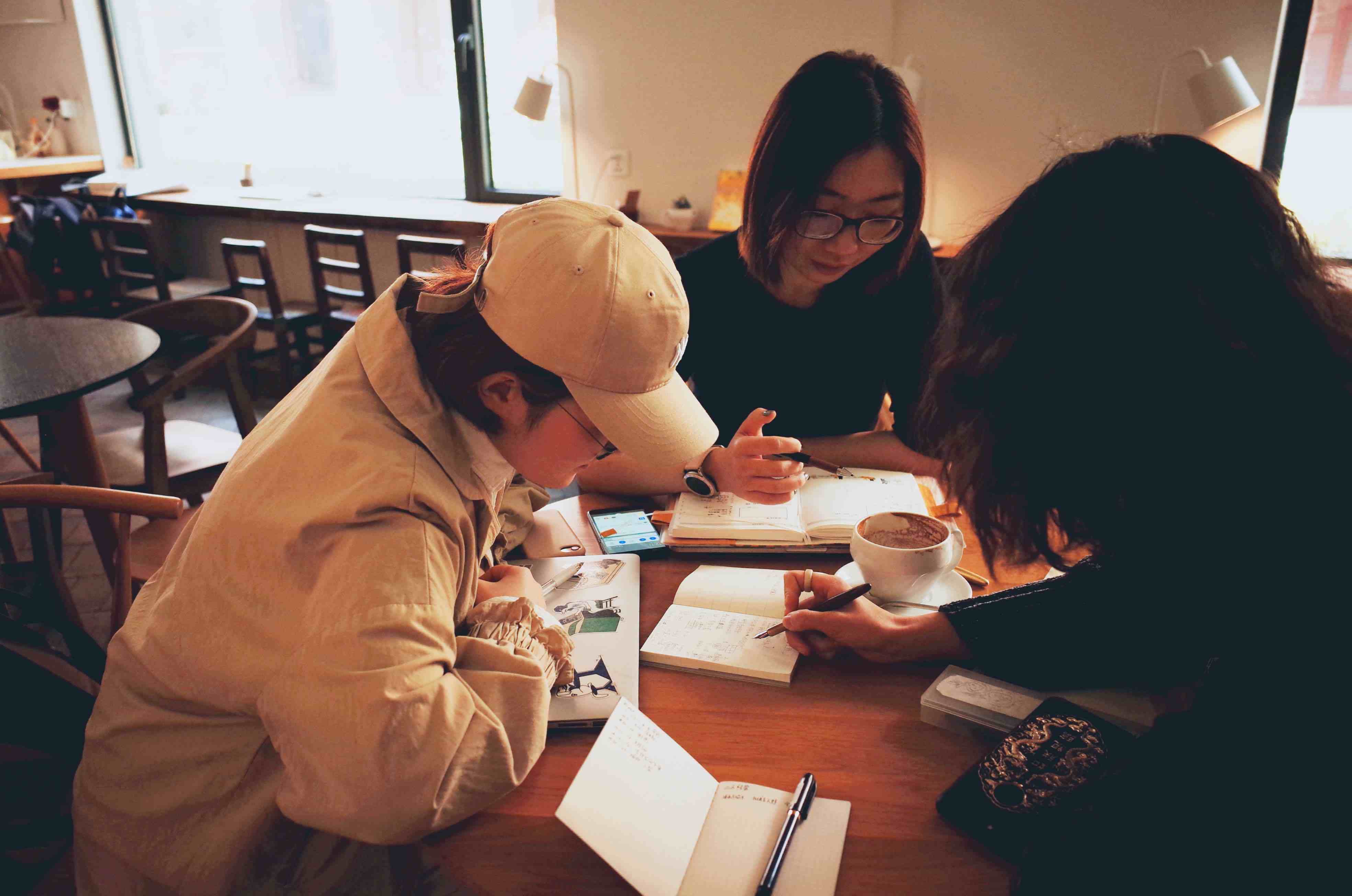 插画|上海小店故事｜一间房间，一个插画的世界