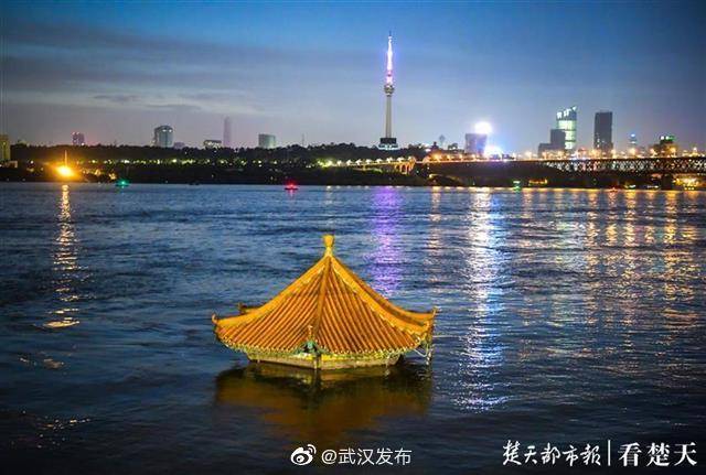 江水中|水位跌至28米以下！黄花矶凉亭亭顶全部露出水面