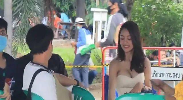 女人|泰国征兵季已开始！“她们是男人中的女人！女人中的精灵”