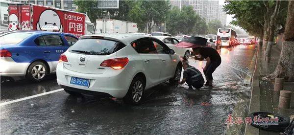 预警|今早青岛发布暴雨红色预警，防汛Ⅲ级响应！雷雨天这些事千万注意！