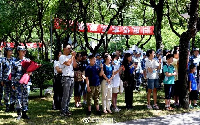 海军|再敬一个军礼！海军28名退役军官告别军旗