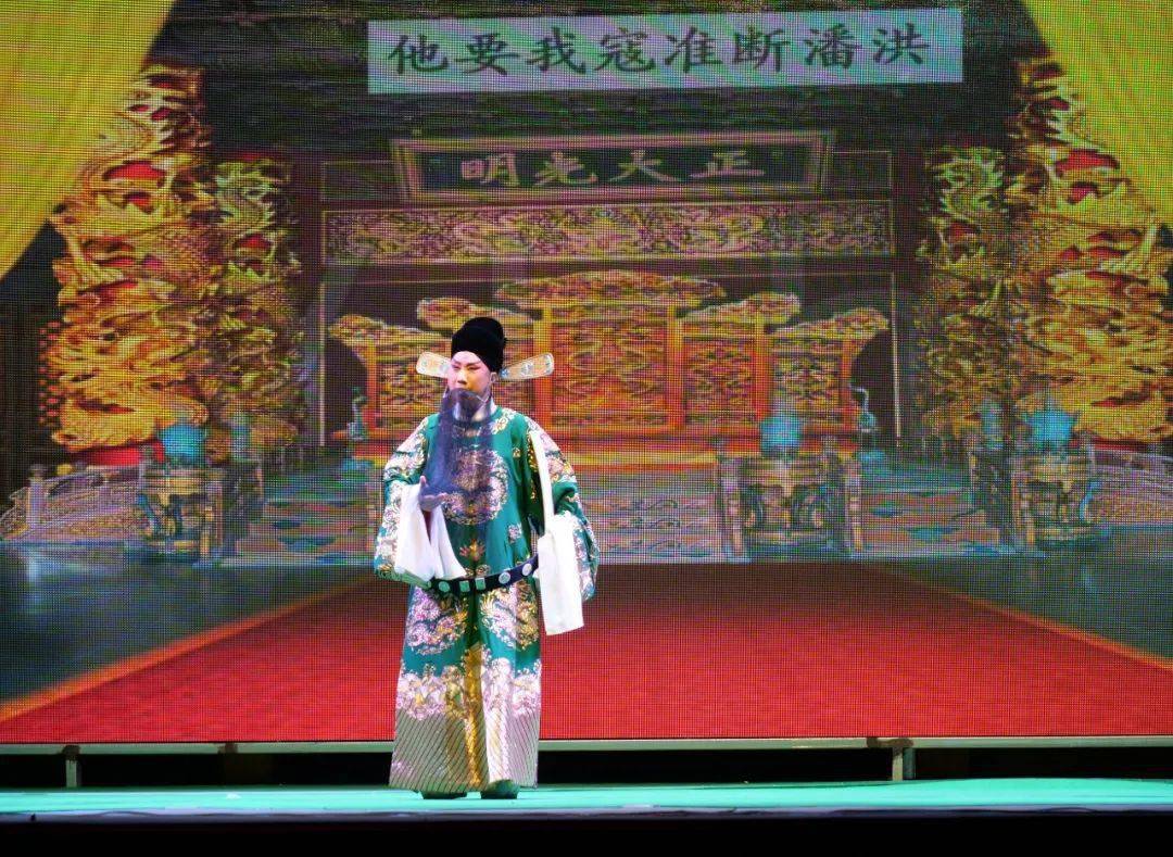 原保定老调剧团,团长,书记23年,现任保定老调艺术研究院院长,保定市