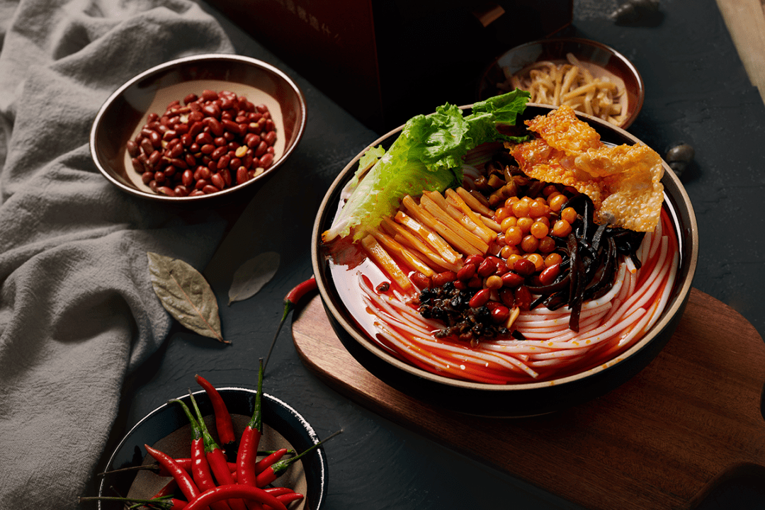 官宣|人间烟火味！“人民款五菱螺蛳粉”官宣今日推新！包装太好看啦！网上就能买！