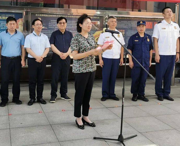 副院长孙洪,以及晏明,韩荷,董国俊,王永顺,伍根元,桂明,杜斌,唐正等十