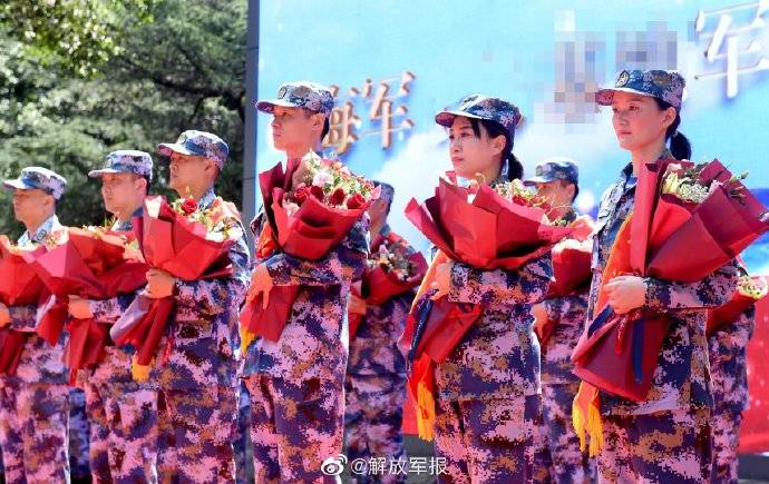 海军|再敬一个军礼！海军28名退役军官告别军旗