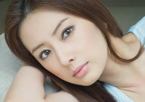 宁静剃掉粗眉变成铅笔眉,原来女生都被韩式平粗眉耽误了颜值 宁静剃掉粗眉变成铅笔眉,原来女生都被韩式平粗眉耽误了颜值