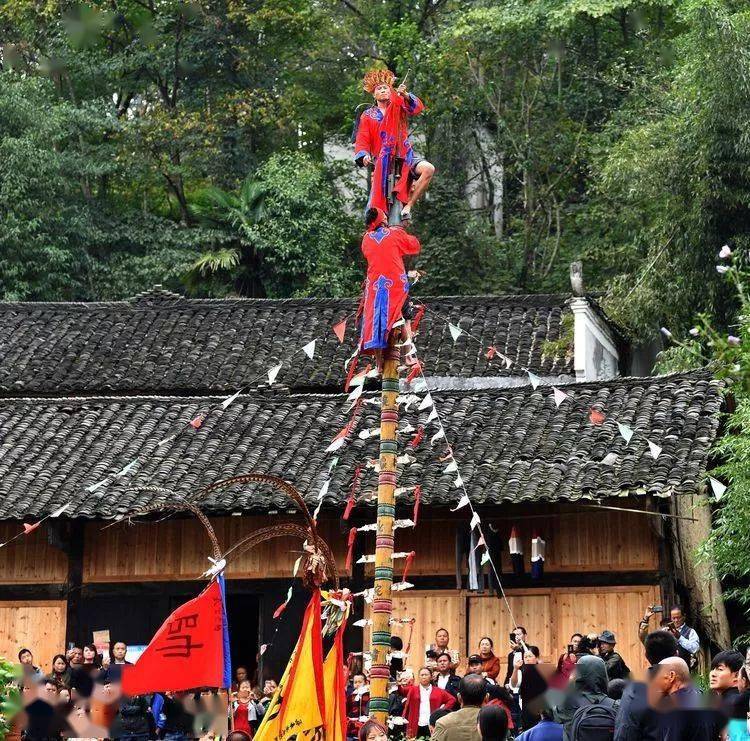 "神秘苗乡 万众欢腾,湘西神秘赶秋节来啦!精彩抢先看