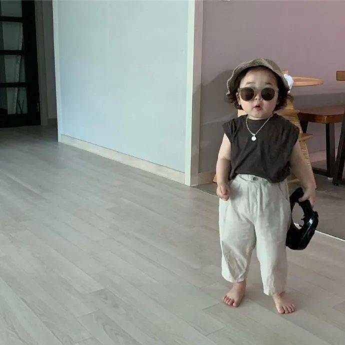 神态|4岁女孩活成“乡镇女老板”,13万网友惊叹:这神态,一般人模仿不来