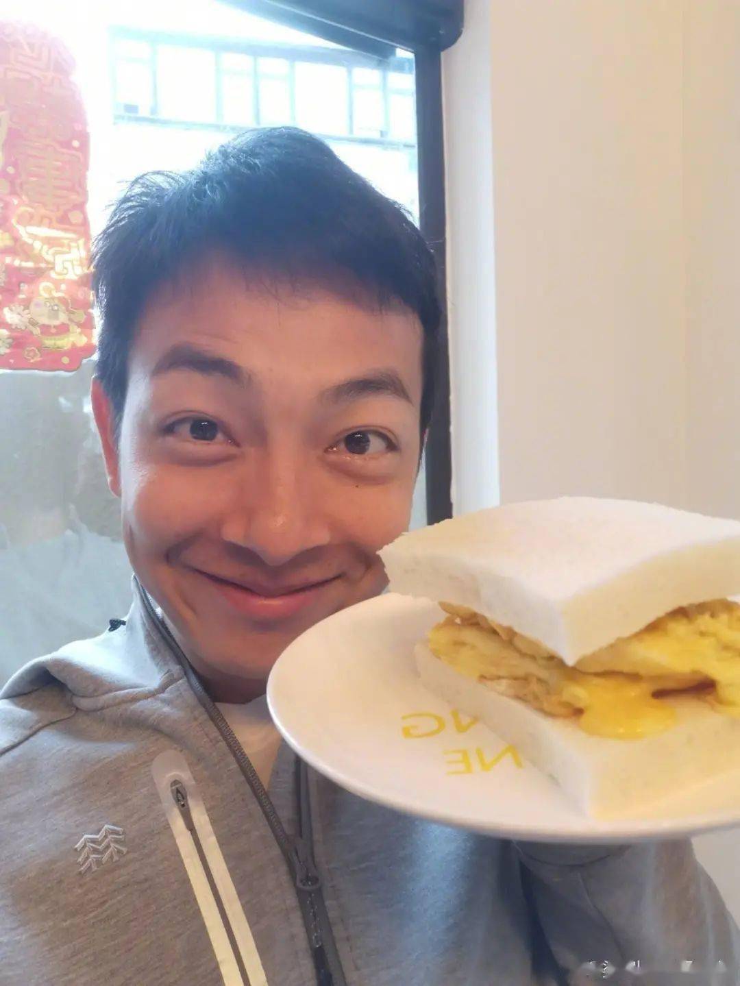 柠檬|「加大码」卫诗宣传新歌,全网惊叹:身形比得上张惠妹?!