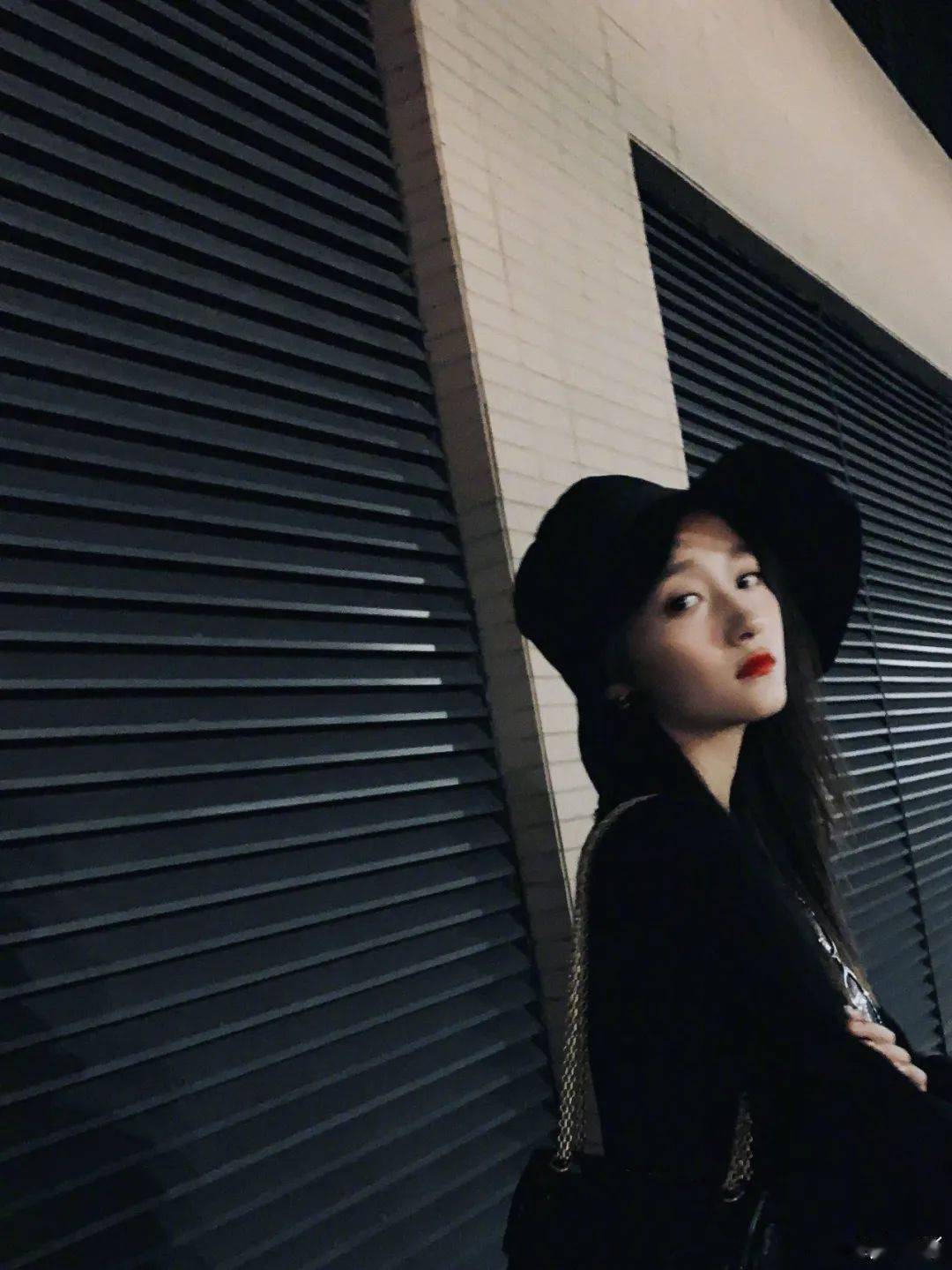 眉毛|关晓彤自认天生是臭脸？但不好惹的她却美到让我疯狂打电话！