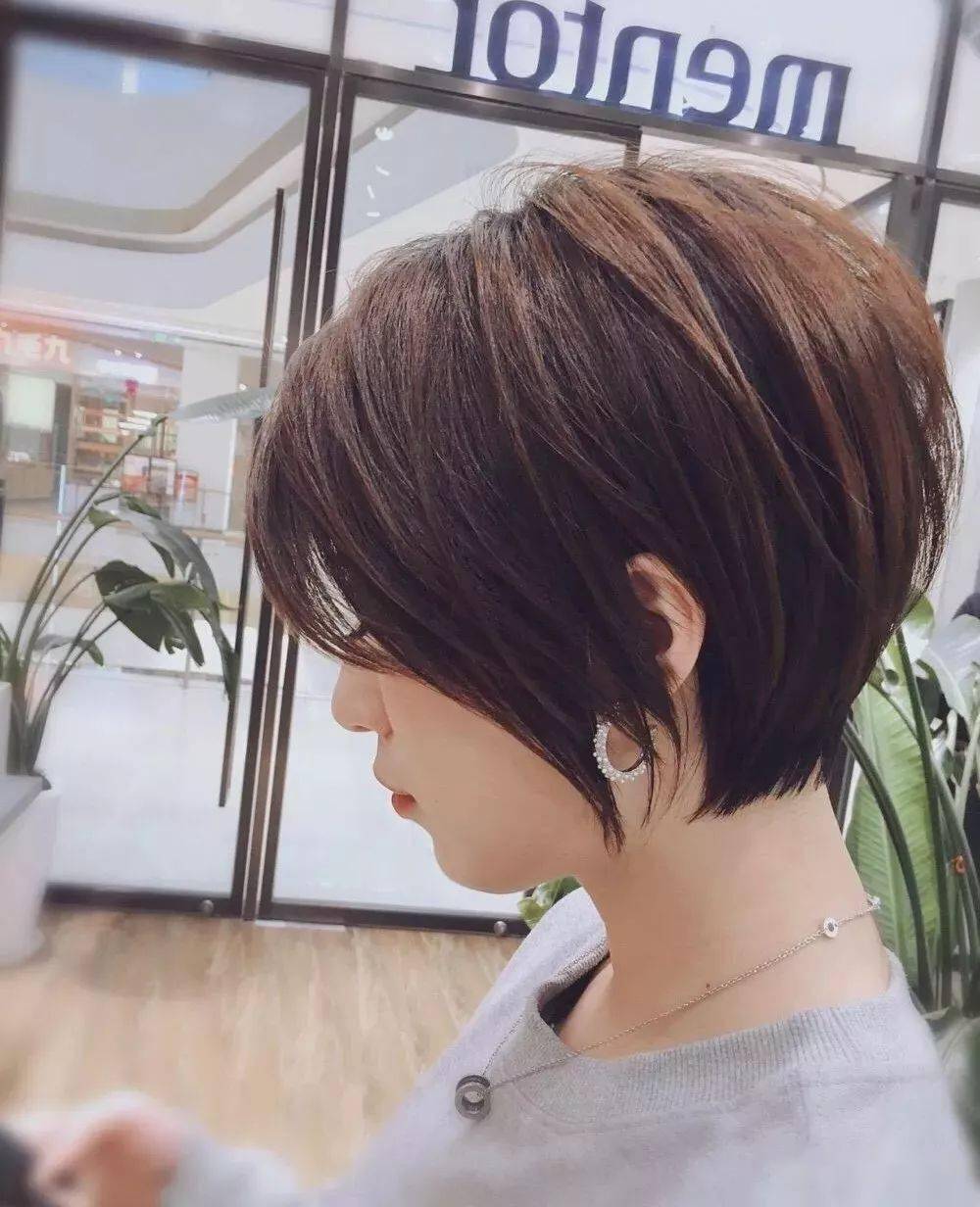 太阳成集团tyc|
2020盛行“5星好评”短发(图8)