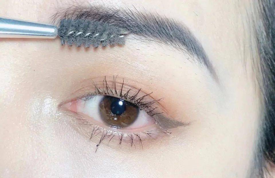 眉毛|关晓彤自认天生是臭脸？但不好惹的她却美到让我疯狂打电话！