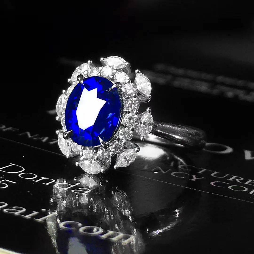 子和|布达拉宫用了多少吨金子和珠宝用来装饰呢？说出来你都不敢相信