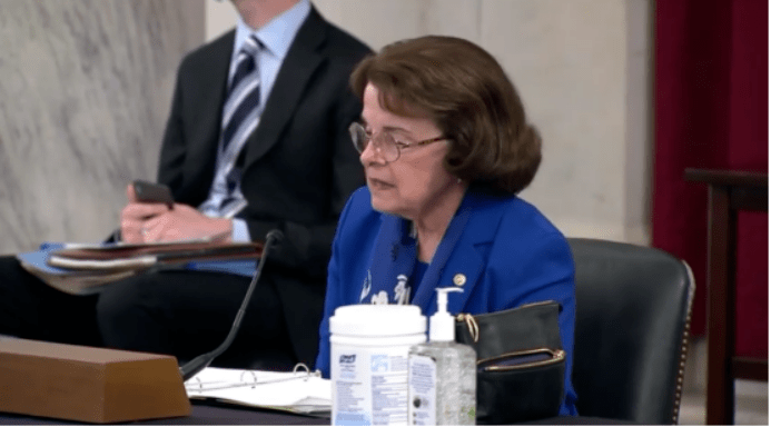 佩奥|敢在国会夸中国的议员，果然被蓬佩奥……