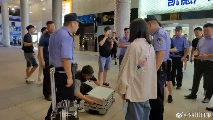 警方|突发！绵阳凯德广场突然被警方清场 排查后确认虚惊一场