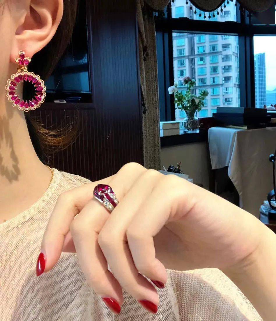 子和|布达拉宫用了多少吨金子和珠宝用来装饰呢？说出来你都不敢相信