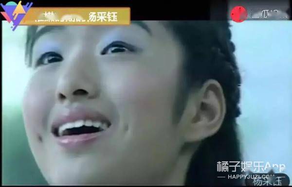 灵光|杨采钰放弃土味脱胎换骨,复古穿搭性感俏皮,迪士尼在逃公主吧?