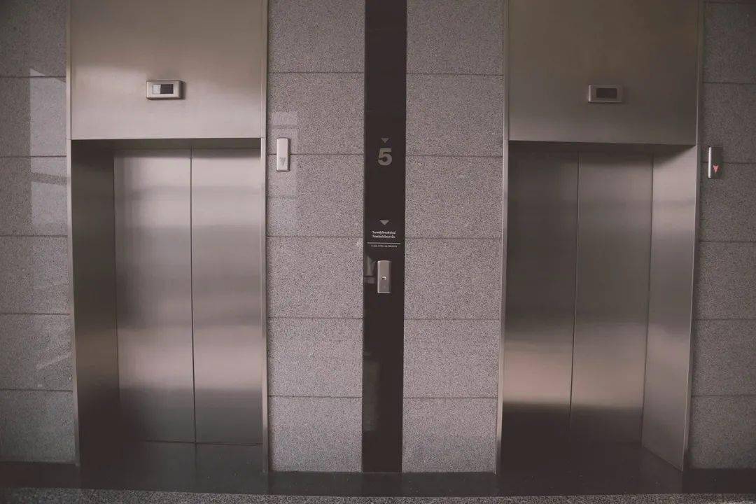食堂电梯英语怎么说