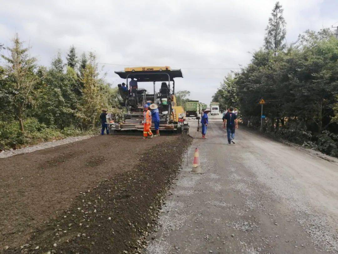 誓节至603基地战备公路改建工程启动水稳施工