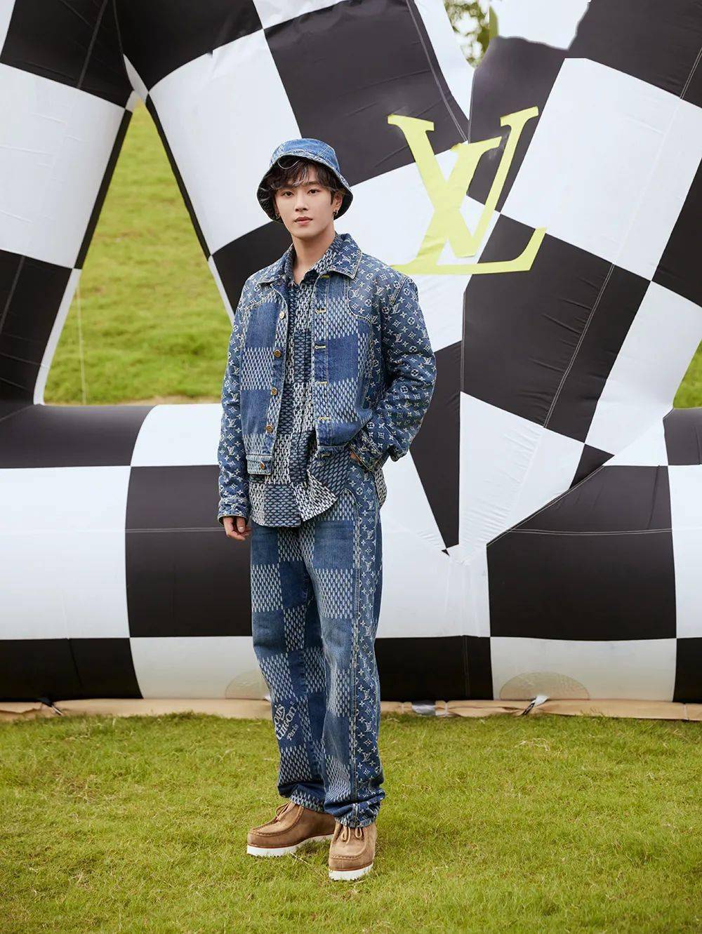 Louis|被Louis Vuitton秀上的吴亦凡感动了,周冬雨改行当店员了?【每周时报】