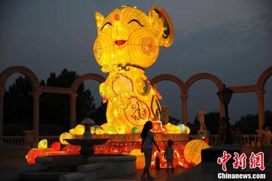 赵隽|北京：世界公园开启消夏风情美食夜