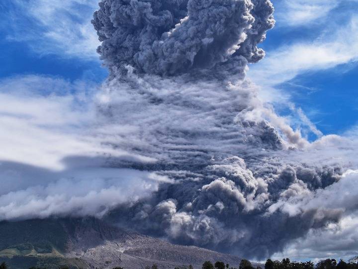 北苏门答腊省|印尼锡纳朋火山剧烈喷发