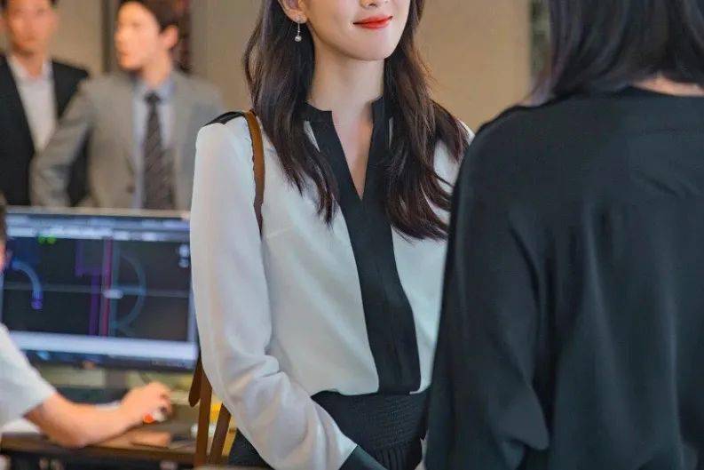 真丝|《三十而已》的顾佳，穿搭绝了！