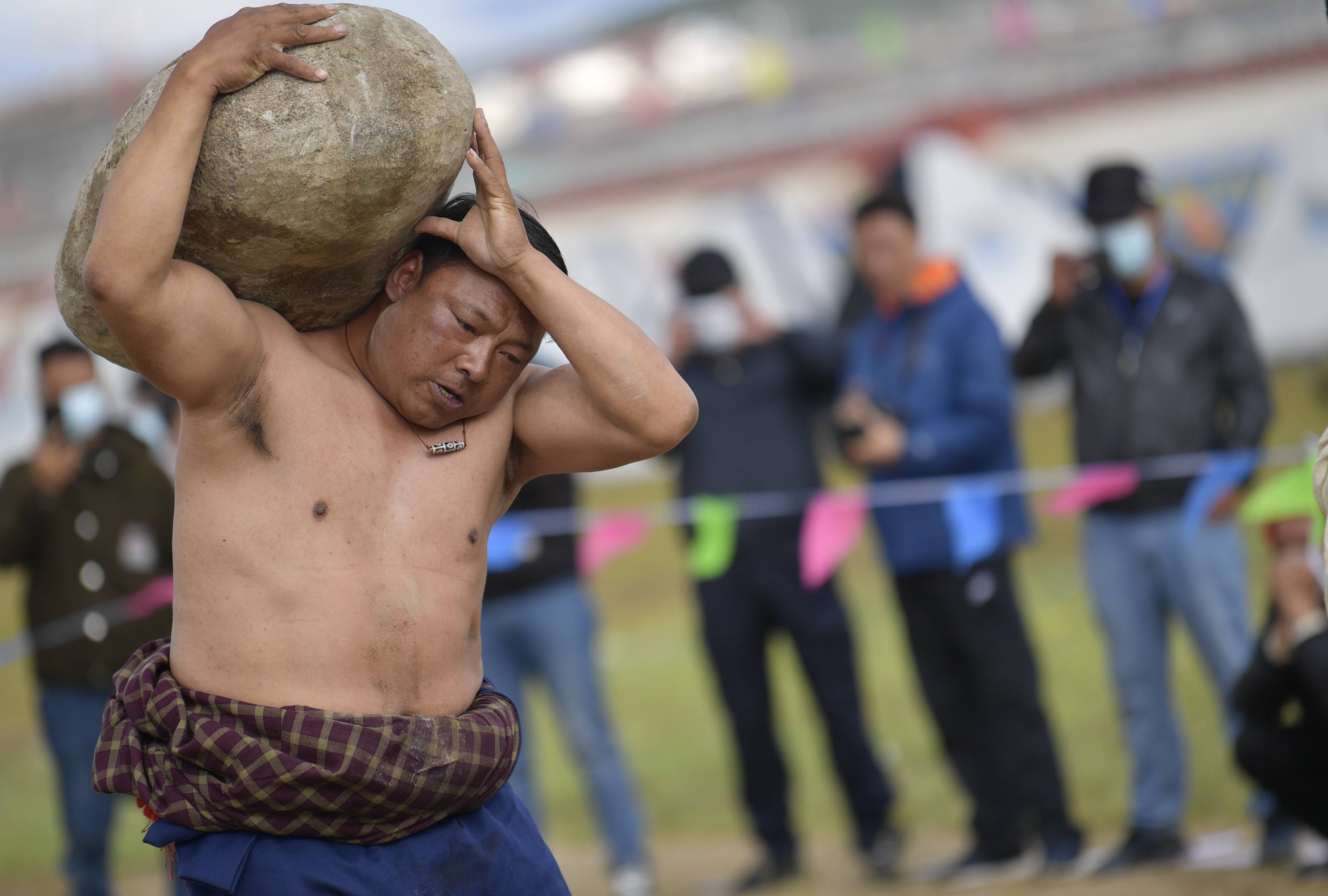 格萨尔|西藏那曲：赛马艺术节上的比拼