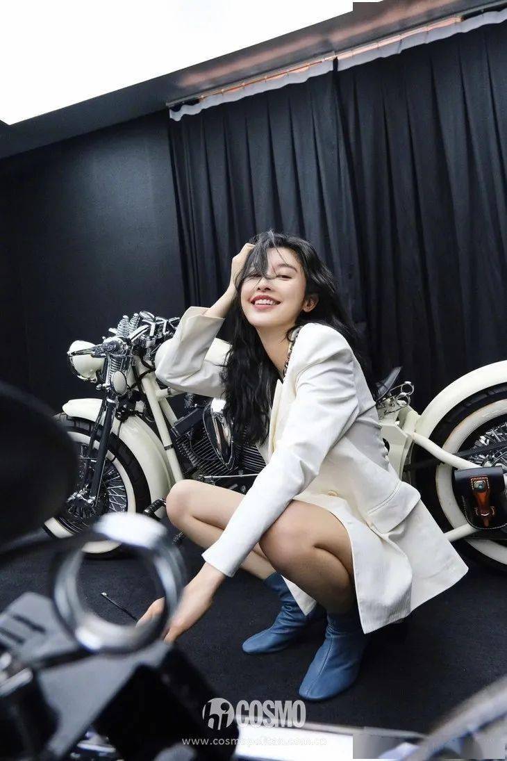 皮靴|时髦办 | 敢在夏天穿皮靴算什么,娜娜美岐的皮衣更带劲儿