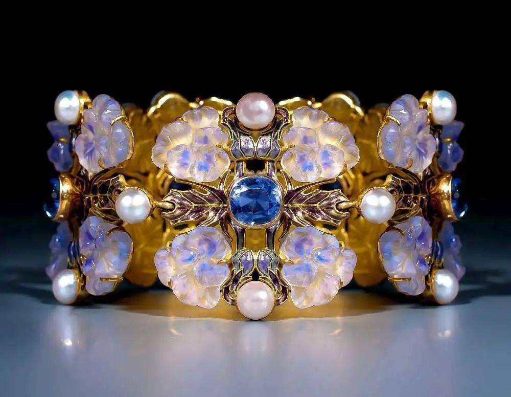 颜色|晒黑了怎么办？想要快速变白,这么戴珠宝就对了!