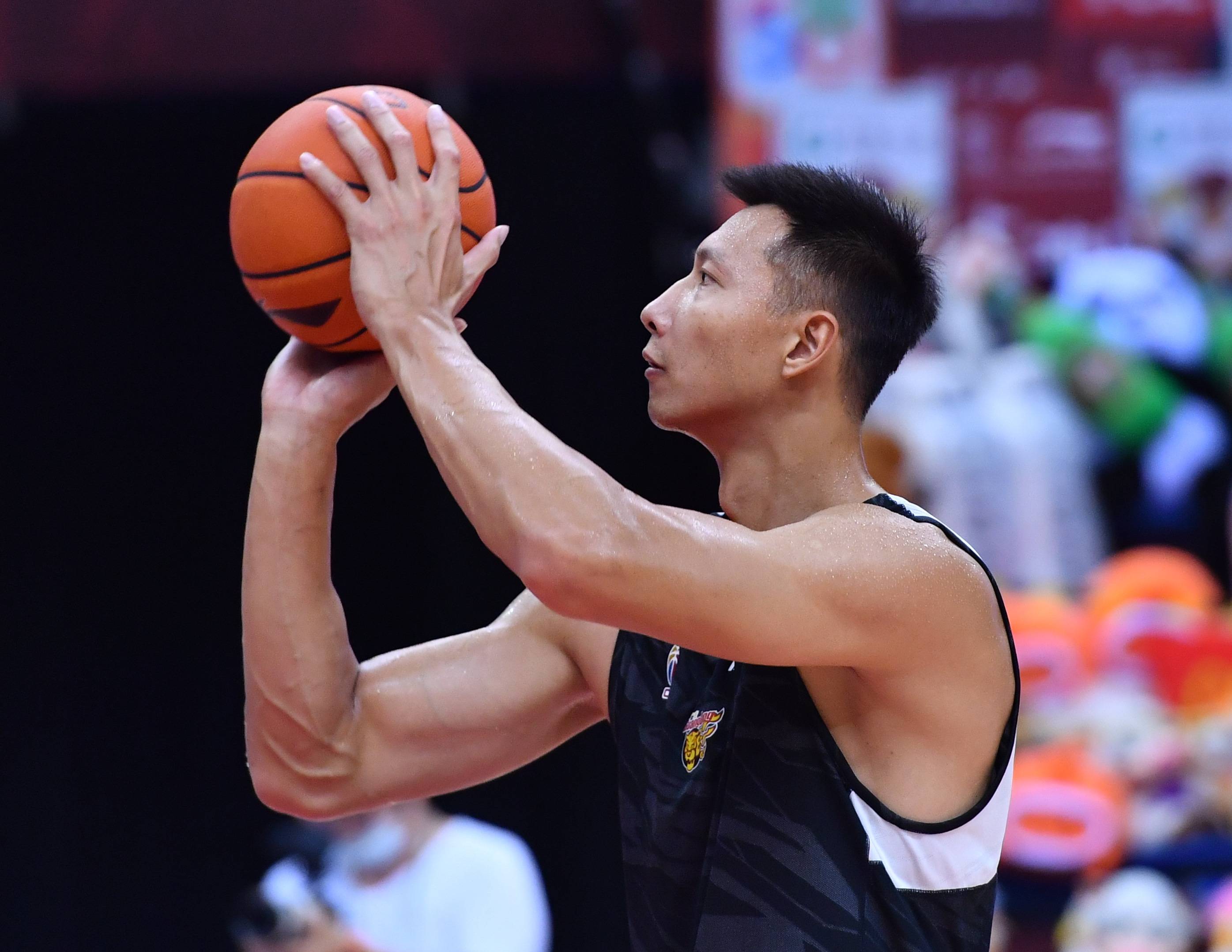 篮球——cba联赛总决赛:广东东莞银行队备战首场比赛