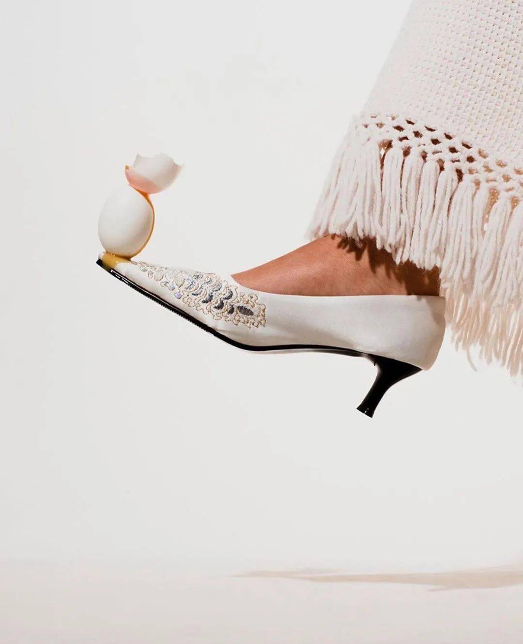 废物|鞋子变花篮，煎蛋做胸衣，他们把“废物”利用玩出了新花样，老改造届设计师了！