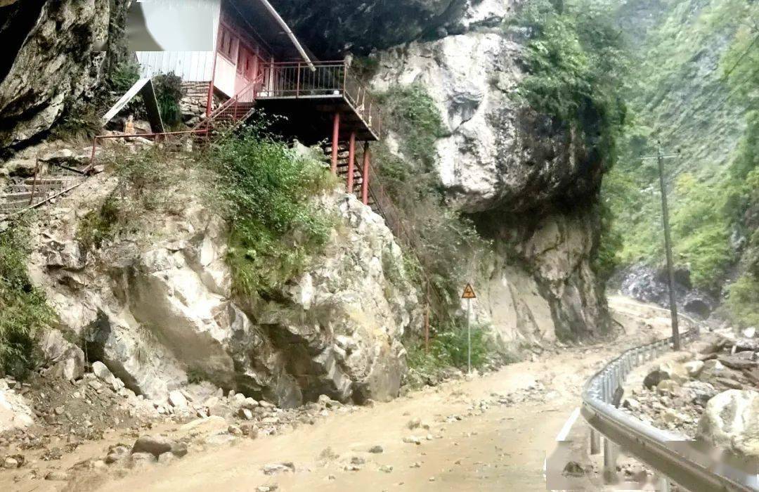 宝兴县穆坪镇联新村:提前转移群众 主动避灾避险