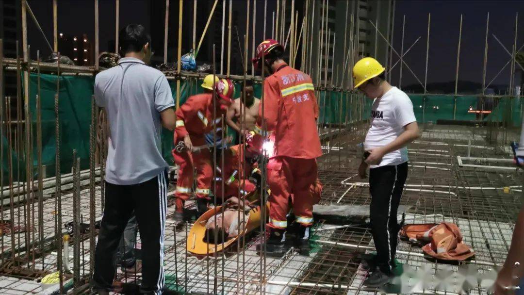 高温猝死:近期多个工地出现中暑!工人因中暑从脚手架跌落!请提前预防!