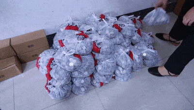 对于银行|“数钱数到手抽筋” 女子家里钱堆成山，足足4吨重！