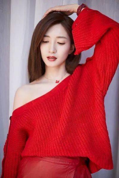 防晒霜|在剧里为了省钱大晒太阳的江疏影，生活中居然坐在车里打伞......