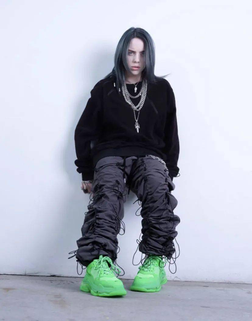 中老年人|巴黎世家致敬中老年人表情包，居然有点酷！