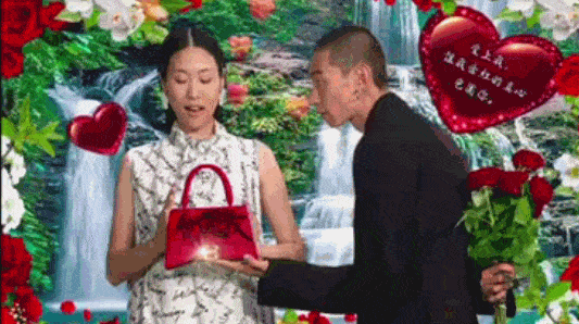 中老年人|巴黎世家致敬中老年人表情包，居然有点酷！