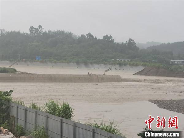 绵阳|四川安州：160公斤炸药爆破拦河坝泄洪 1800余人紧急转移到安全地带