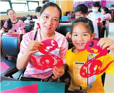 社区|别样暑假快乐依旧（图）